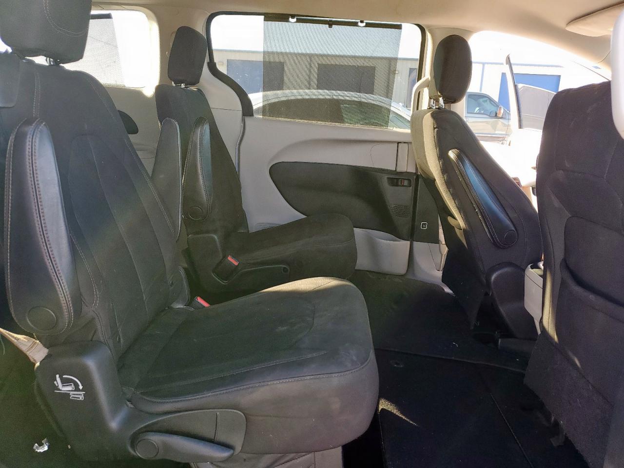 2017 Chrysler Pacifica Touring L VIN: 2C4RC1BGXHR796028 Lot: 90458715