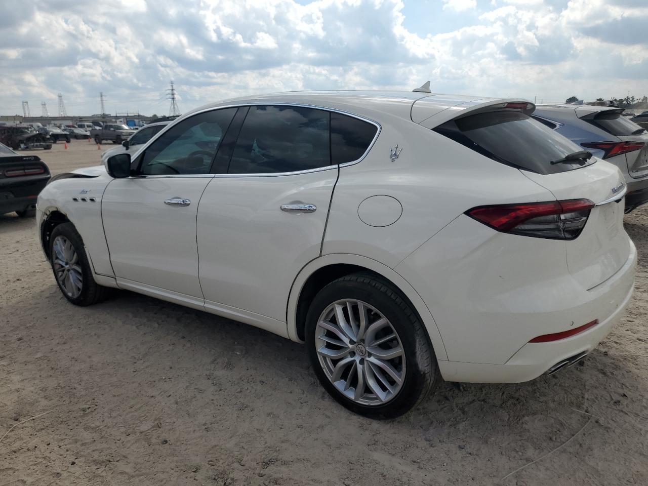 2022 Maserati Levante Base white  gas ZN661XUA4NX388785 photo #3