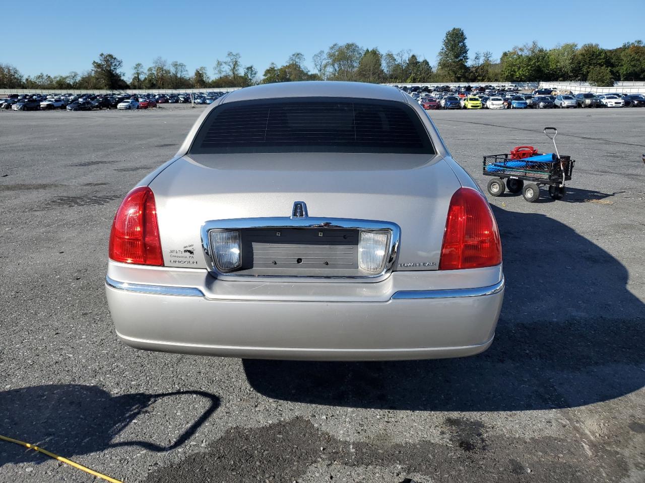 2006 Lincoln Town Car Designer VIN: 1LNHM83V26Y645316 Lot: 85861095