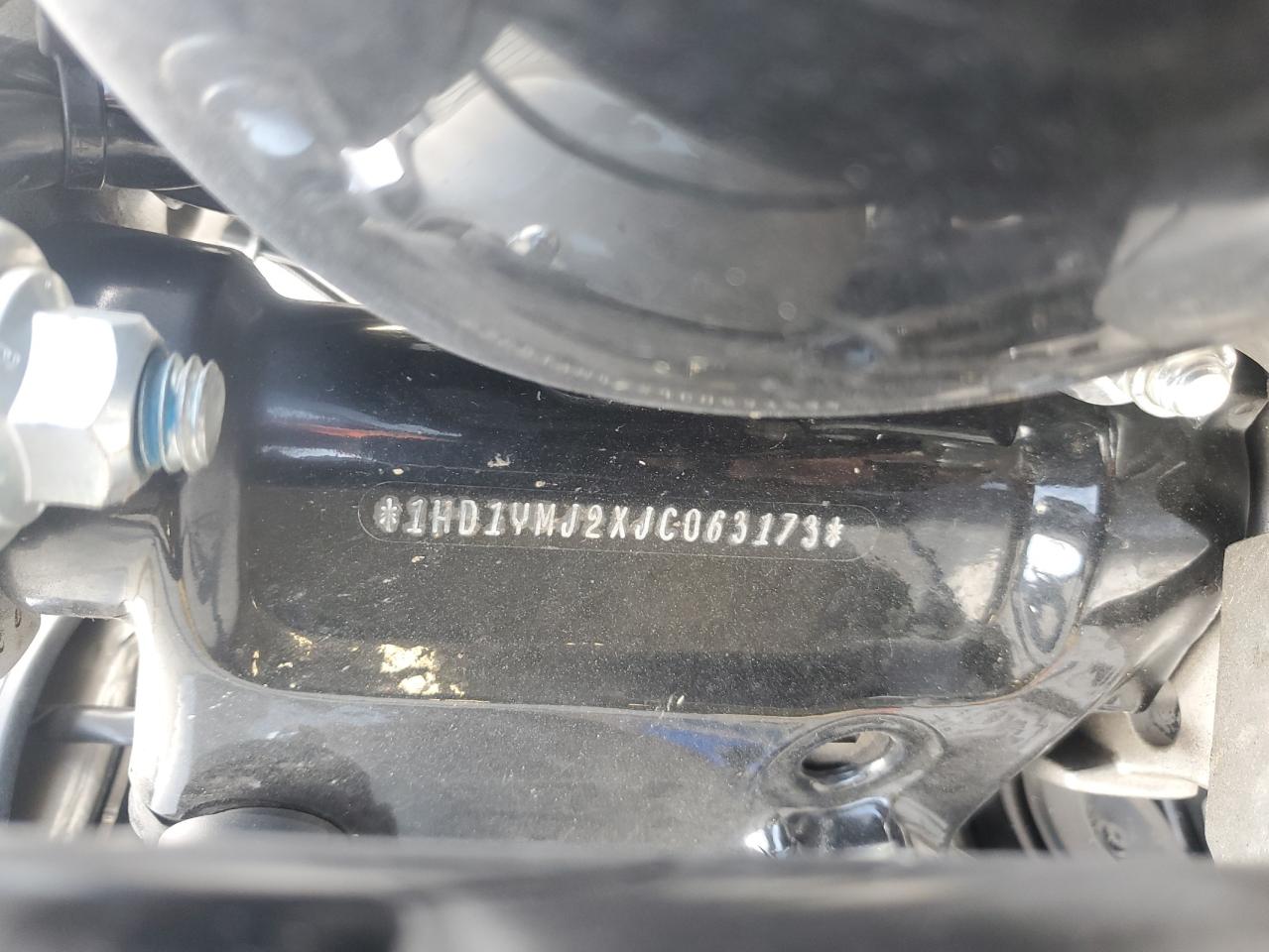 2018 Harley-Davidson Flsb Sport Glide VIN: 1HD1YMJ2XJC063173 Lot: 85865985