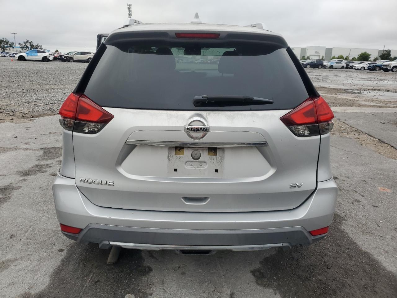 2017 Nissan Rogue S VIN: KNMAT2MT6HP606580 Lot: 85837595