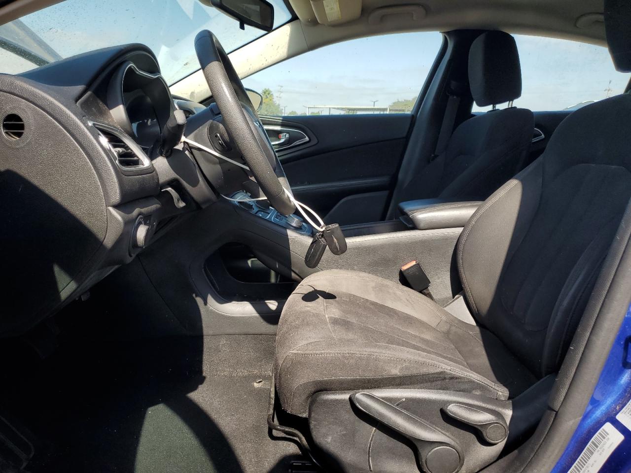 2015 Chrysler 200 Limited VIN: 1C3CCCABXFN735171 Lot: 82308495