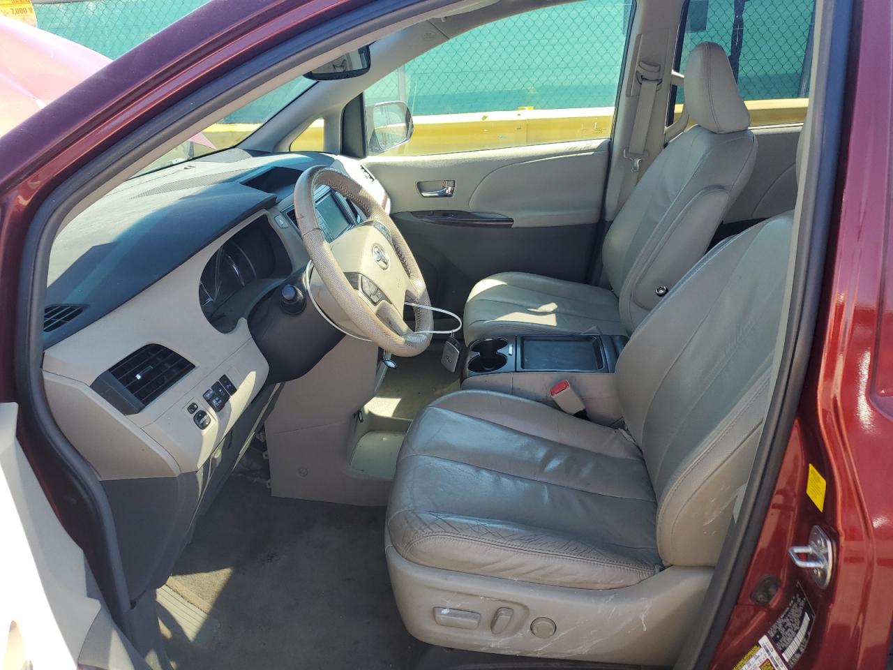 2011 Toyota Sienna Xle VIN: 5TDYK3DC5BS110917 Lot: 84935105