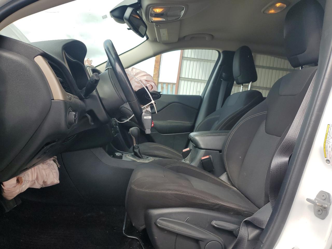 2016 Jeep Cherokee Latitude VIN: 1C4PJMCB8GW187043 Lot: 85507725