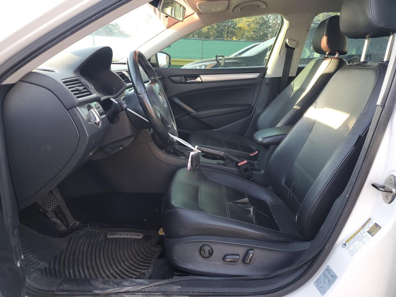 2014 Volkswagen Passat S VIN: 1VWAH7A35EC010640 Lot: 85377075