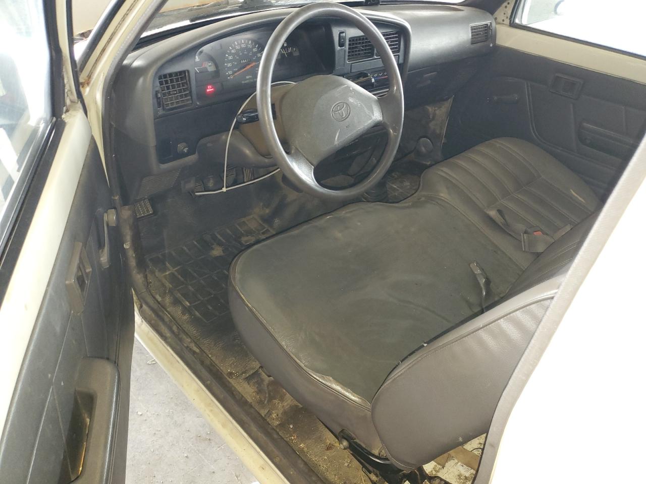 1992 Toyota Pickup 1/2 Ton Short Wheelbase Stb VIN: 4TARN81A0NZ000738 Lot: 84461305