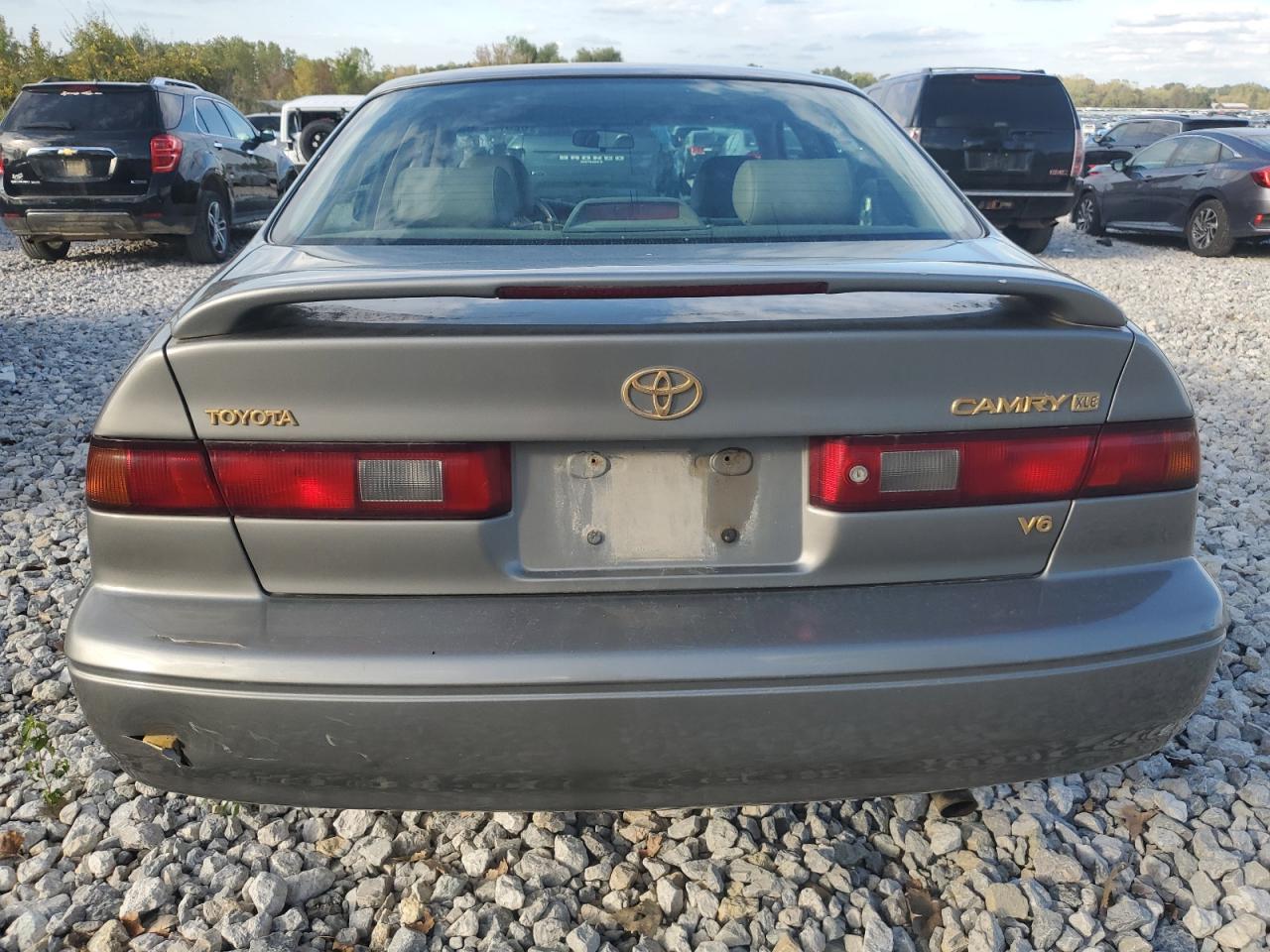 1998 Toyota Camry Ce VIN: 4T1BF28K7WU049007 Lot: 82376225