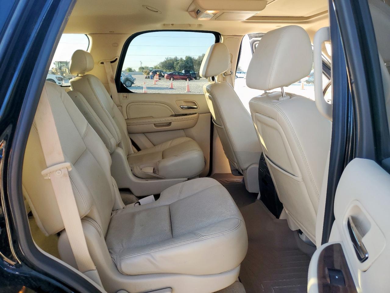 2008 Cadillac Escalade Luxury VIN: 1GYFK63868R270974 Lot: 89805415