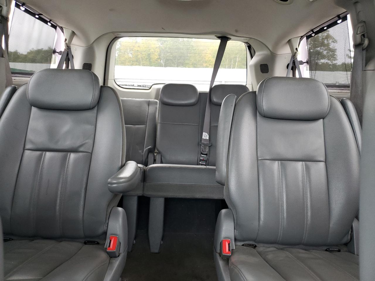 2010 Chrysler Town & Country Touring VIN: 2A4RR5DX8AR365500 Lot: 82388065