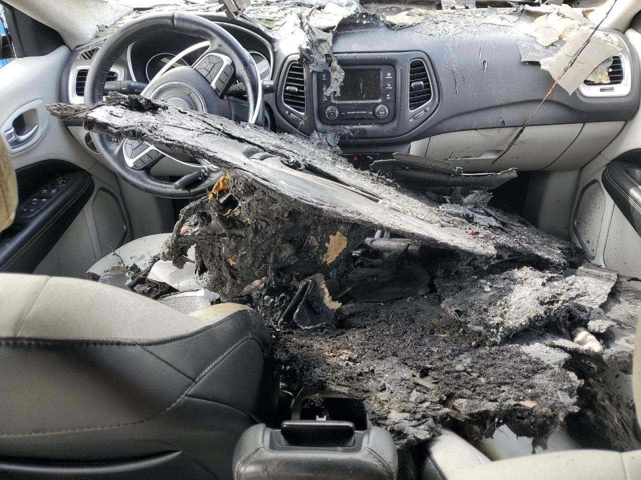 2018 Jeep Compass Latitude VIN: 3C4NJDBBXJT150517 Lot: 85744855