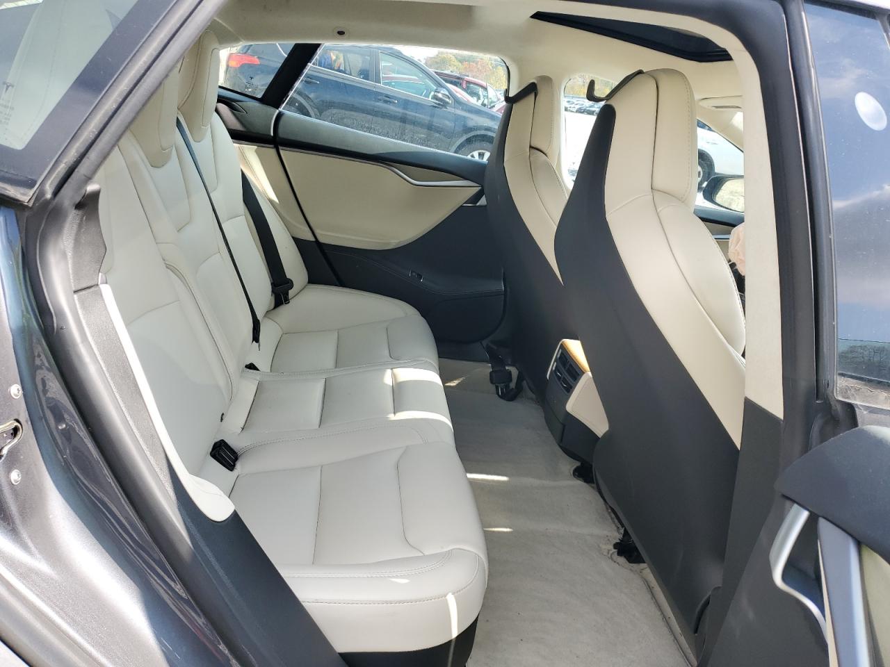 2019 Tesla Model S VIN: 5YJSA1E29KF305166 Lot: 90986025