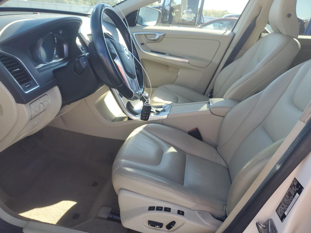 2015 Volvo Xc60 3.2 Premier + VIN: YV4940RC1F2584735 Lot: 85819185