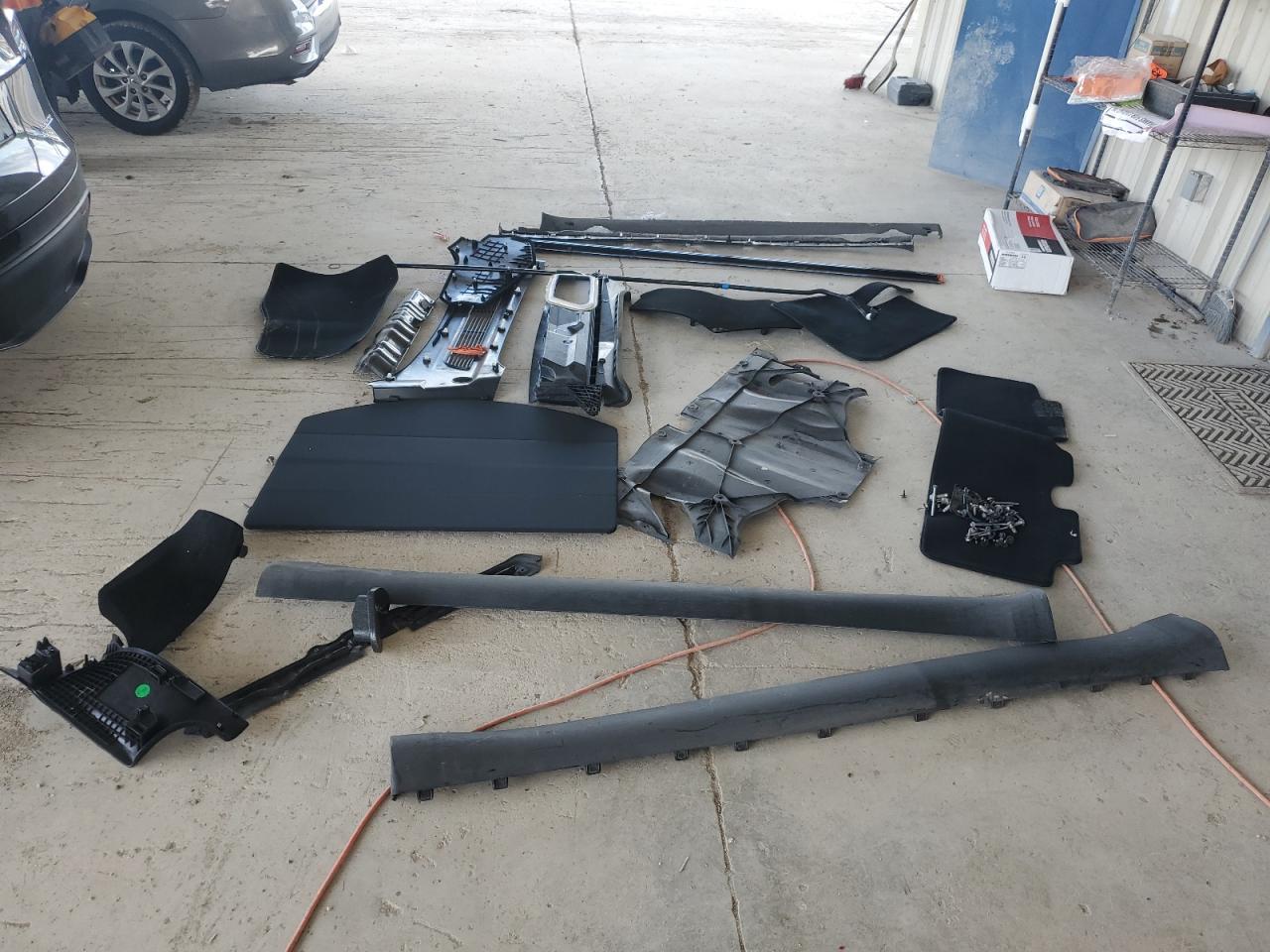 2024 Tesla Model Y VIN: 7SAYGDEF6RF048994 Lot: 85207085