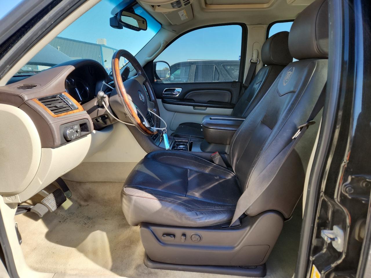 2008 Cadillac Escalade Esv VIN: 1GYFK46868R272370 Lot: 90130145