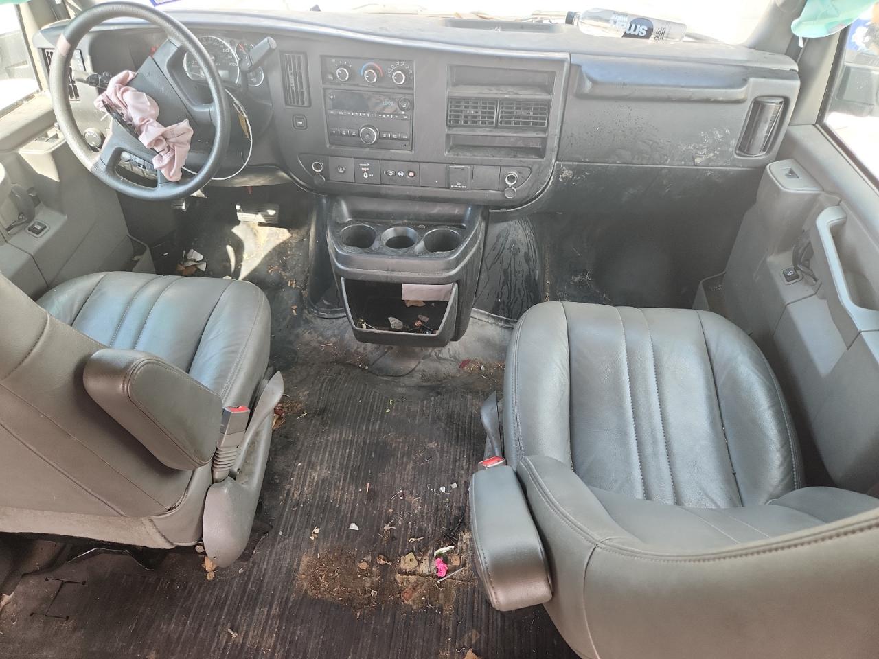 2020 Chevrolet Express G2500 VIN: 1GCWGBFP9L1136986 Lot: 82519195