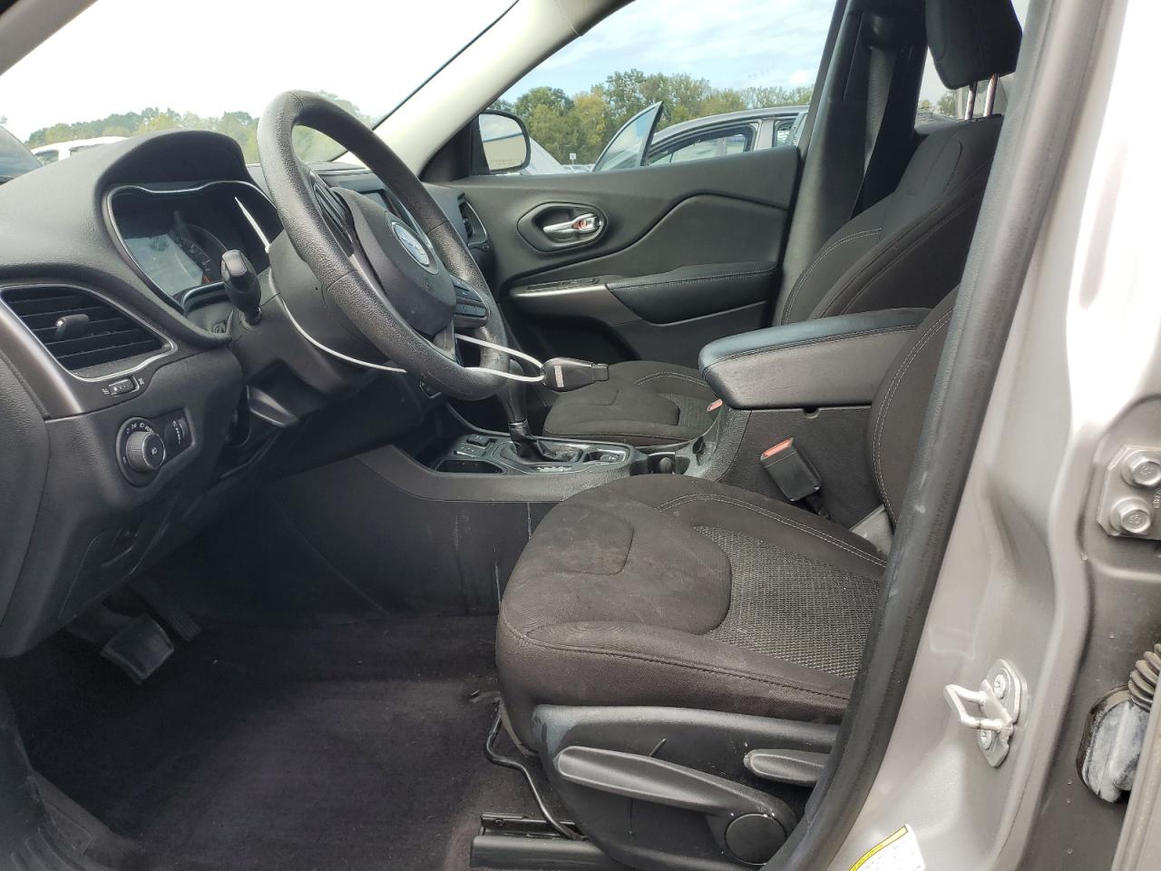 2019 Jeep Cherokee Latitude VIN: 1C4PJLCX5KD144208 Lot: 86288835