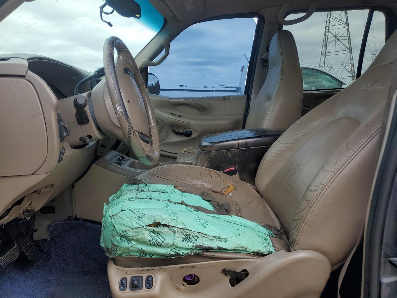 2000 Ford Expedition Eddie Bauer VIN: 1FMRU17L7YLB40831 Lot: 86040035