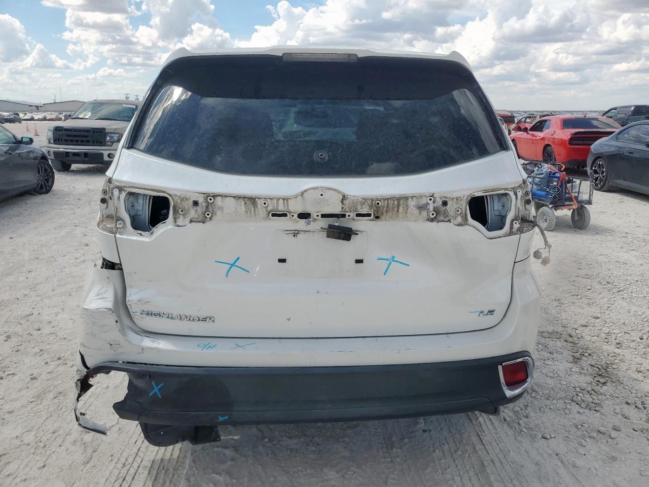 2015 Toyota Highlander Le VIN: 5TDZARFH2FS011416 Lot: 85143085