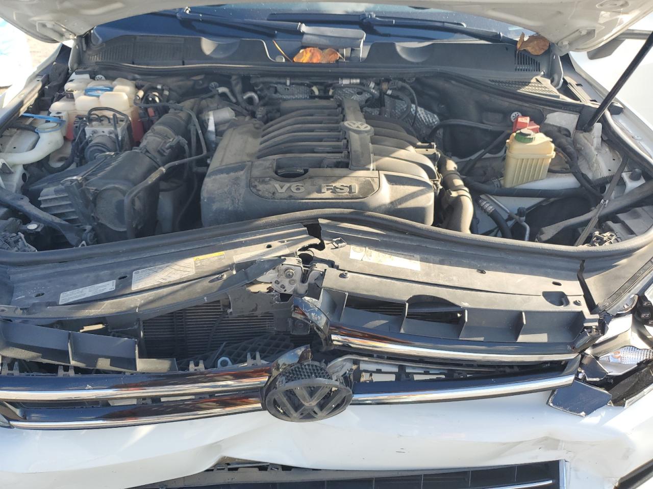 2014 Volkswagen Touareg V6 VIN: WVGEF9BP2ED010575 Lot: 85514155