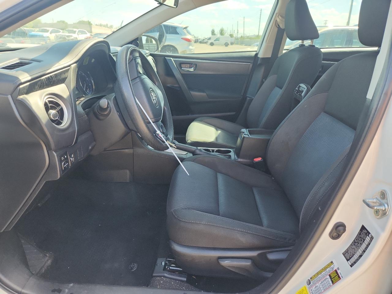 2017 Toyota Corolla L VIN: 5YFBURHE4HP594353 Lot: 82192415