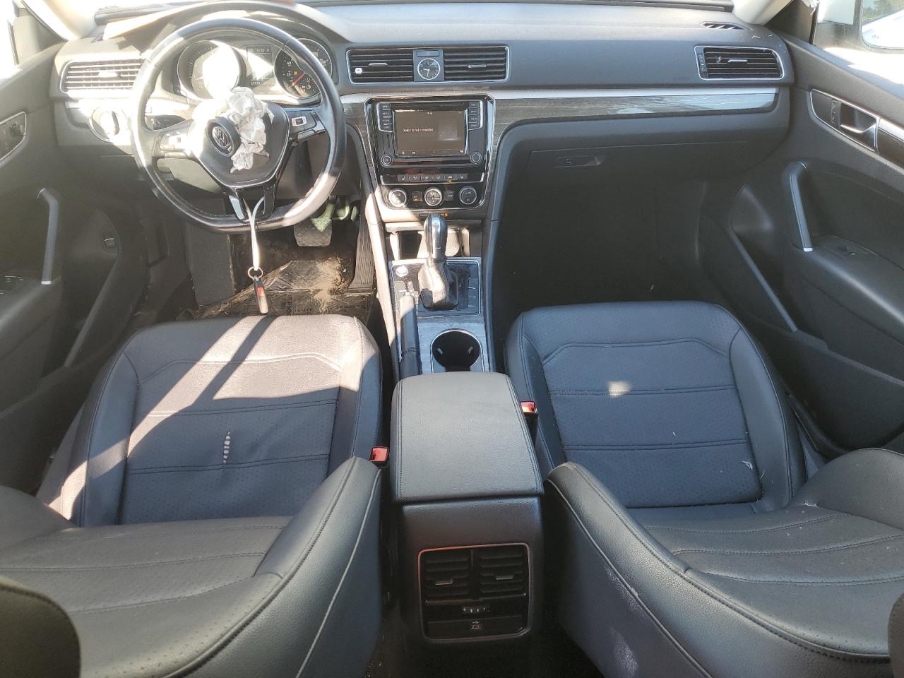 2017 Volkswagen Passat Se VIN: 1VWBT7A30HC045190 Lot: 82205535