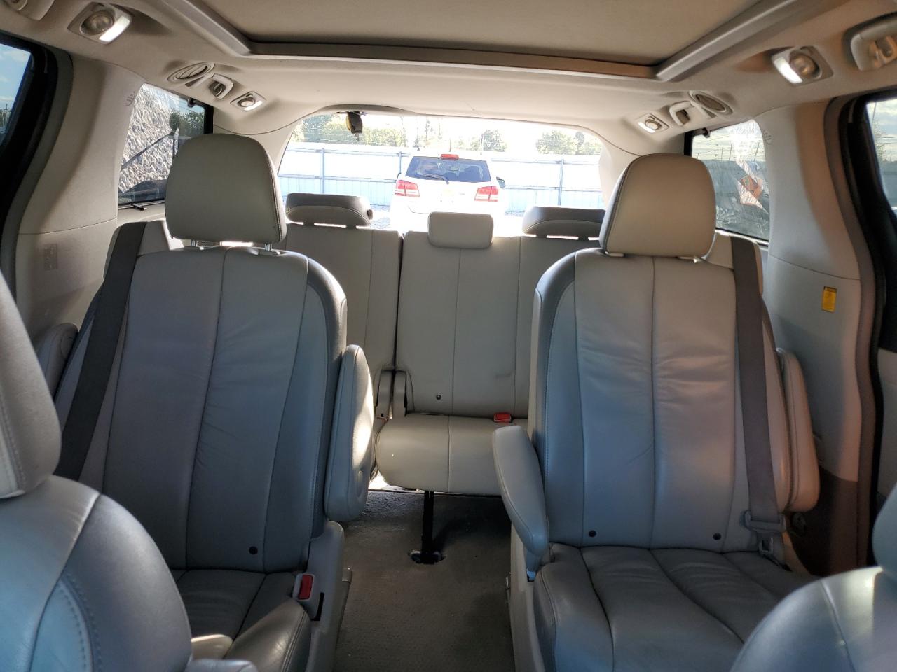 2011 Toyota Sienna Xle VIN: 5TDDK3DC6BS003504 Lot: 82208915