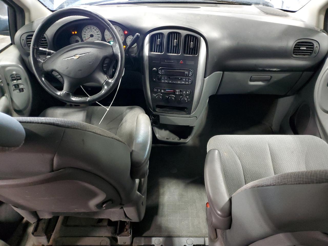 2005 Chrysler Town & Country Touring VIN: 2C4GP54L05R215807 Lot: 84770625