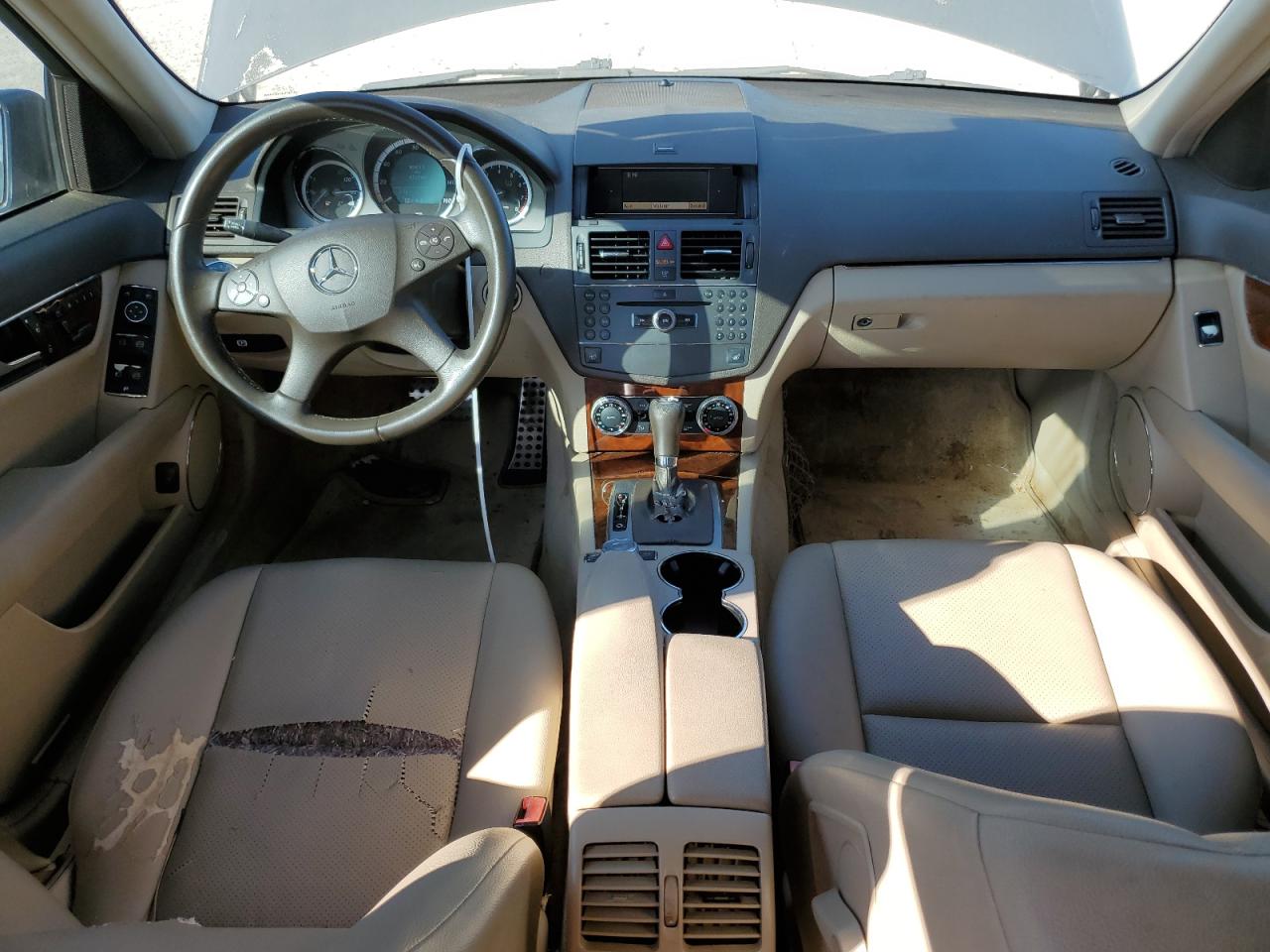 2010 Mercedes-Benz C 300 VIN: WDDGF5EB1AR129811 Lot: 82397935