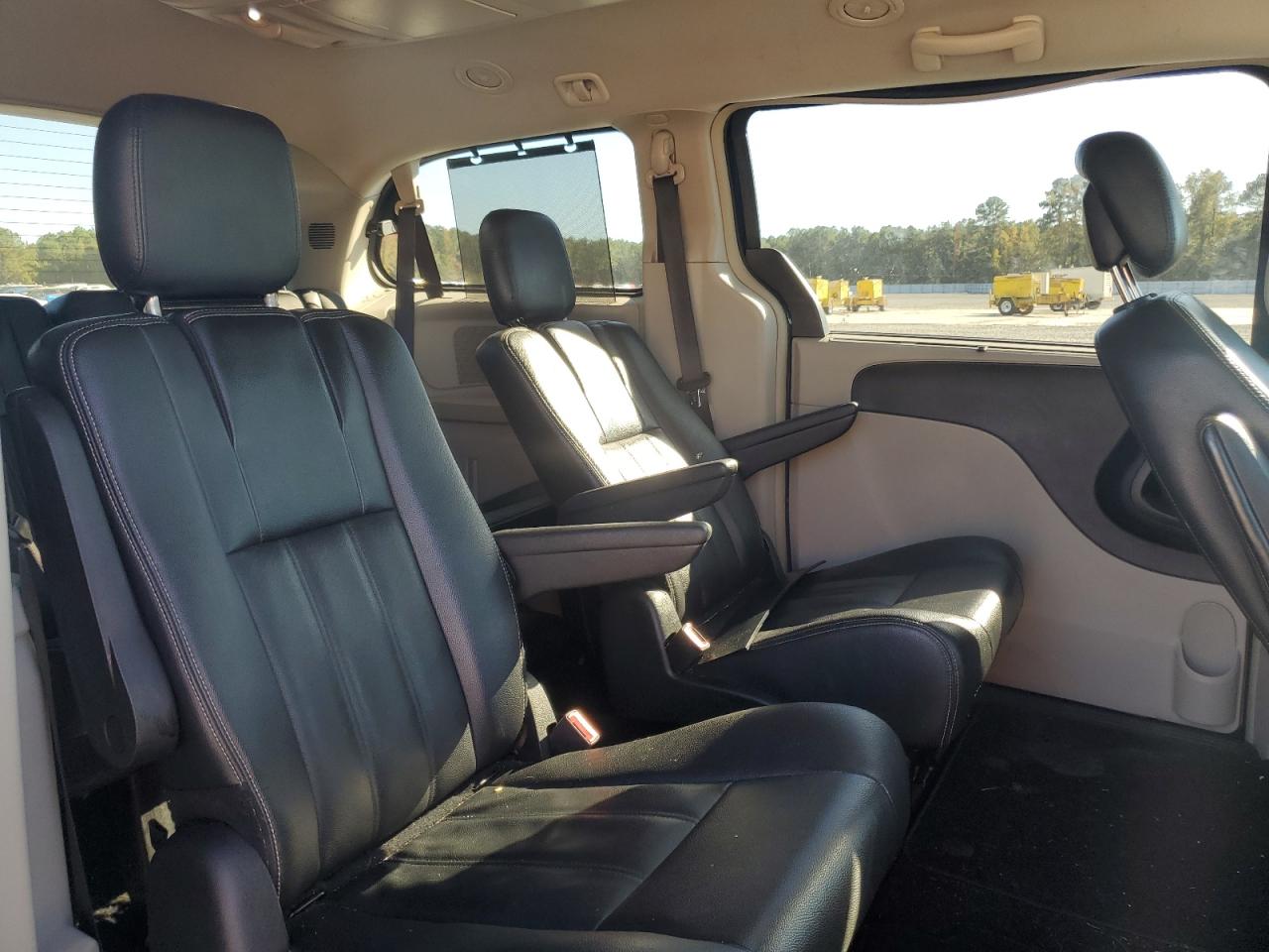 2016 Chrysler Town & Country Touring VIN: 2C4RC1BG2GR135415 Lot: 82581395