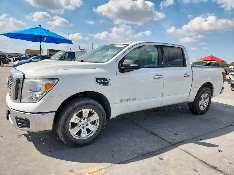  NISSAN TITAN 2017 Biały