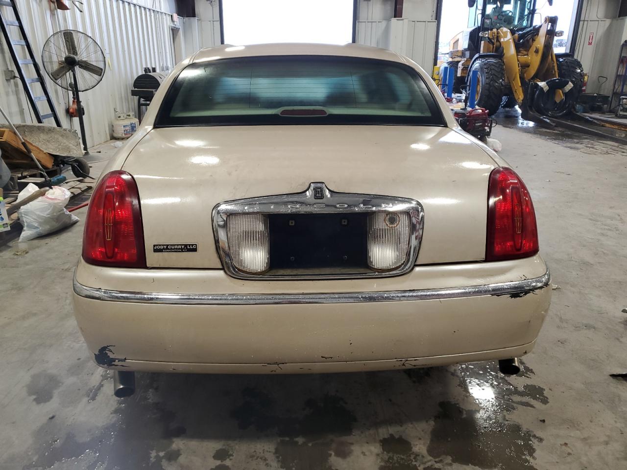 2001 Lincoln Town Car Cartier VIN: 1LNHM83W21Y722946 Lot: 90493365