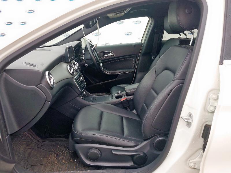 2015 MERCEDES-BENZ GLA200 SPORT CDI AUTO 