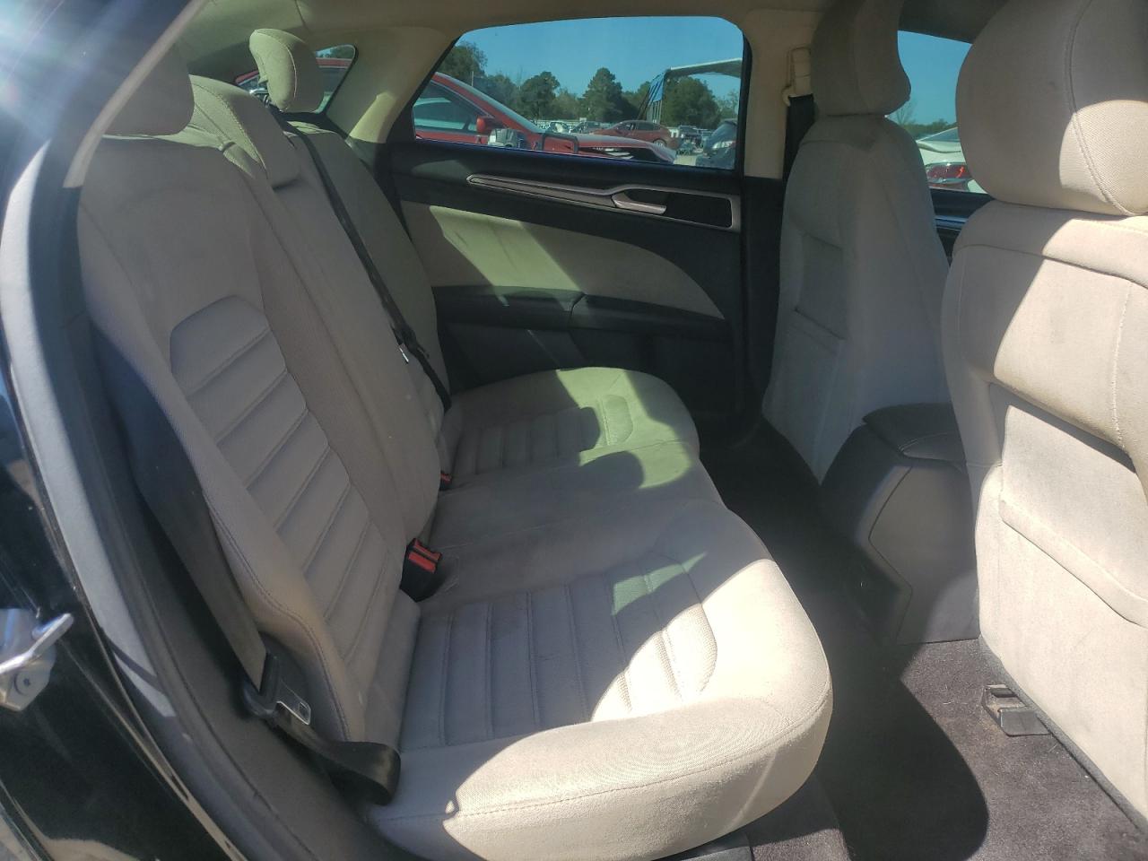 2017 Ford Fusion S VIN: 3FA6P0G72HR148578 Lot: 82729975