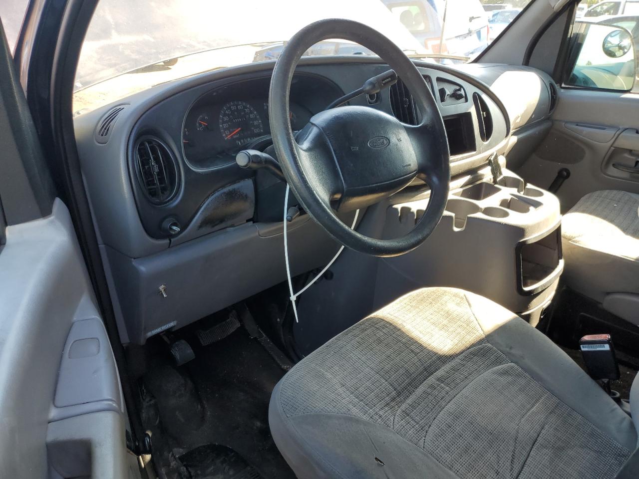 2002 Ford Econoline E250 Van VIN: 1FTNE24222HA83305 Lot: 85668465