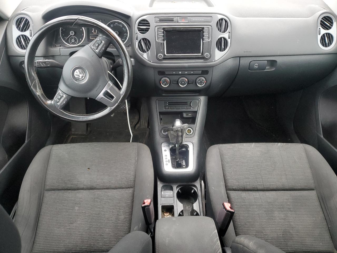 2018 Volkswagen Tiguan Limited VIN: WVGBV7AX3JK000381 Lot: 90780535