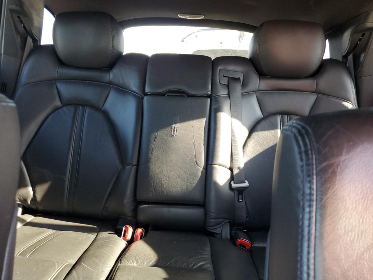 2015 Lincoln Mkt VIN: 2LMHJ5NK7FBL00763 Lot: 85210175