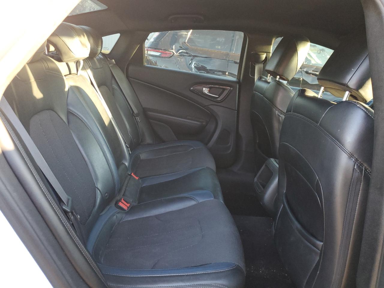 2015 Chrysler 200 S VIN: 1C3CCCBB0FN670460 Lot: 84930005