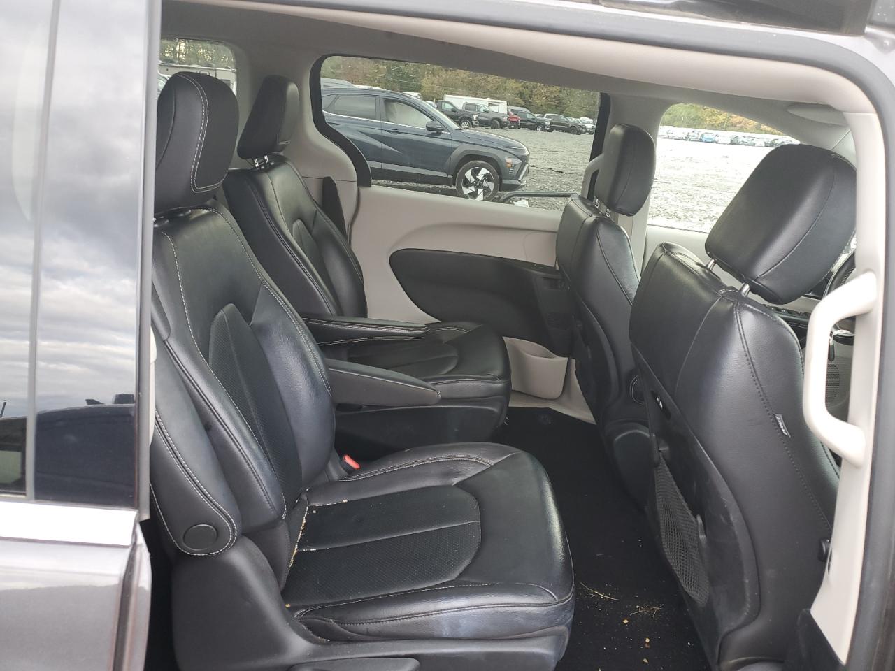 2022 Chrysler Pacifica Hybrid Touring L VIN: 2C4RC1L78NR105735 Lot: 86676105