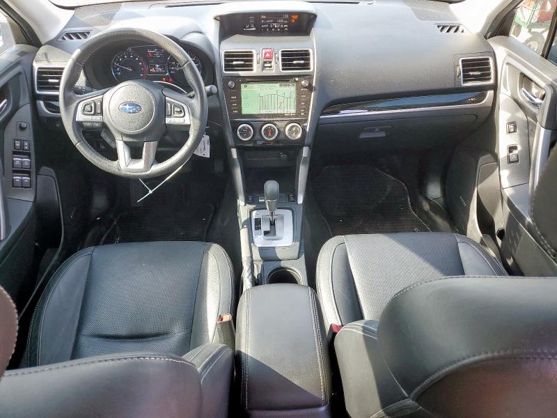  SUBARU FORESTER 2018 Серебристый