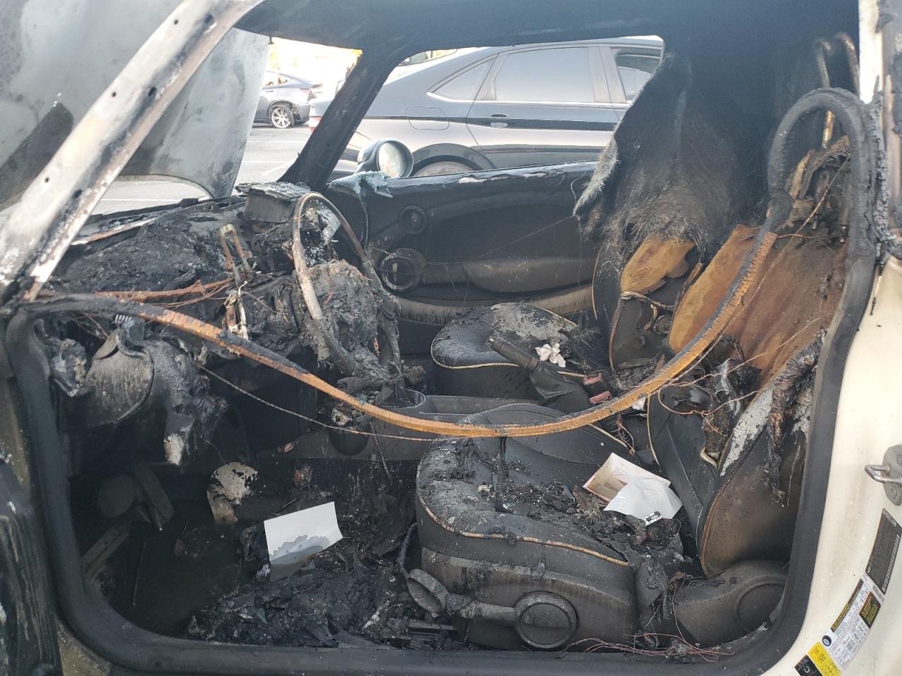 2010 Mini Cooper VIN: WMWMF3C55ATZ62400 Lot: 82146225