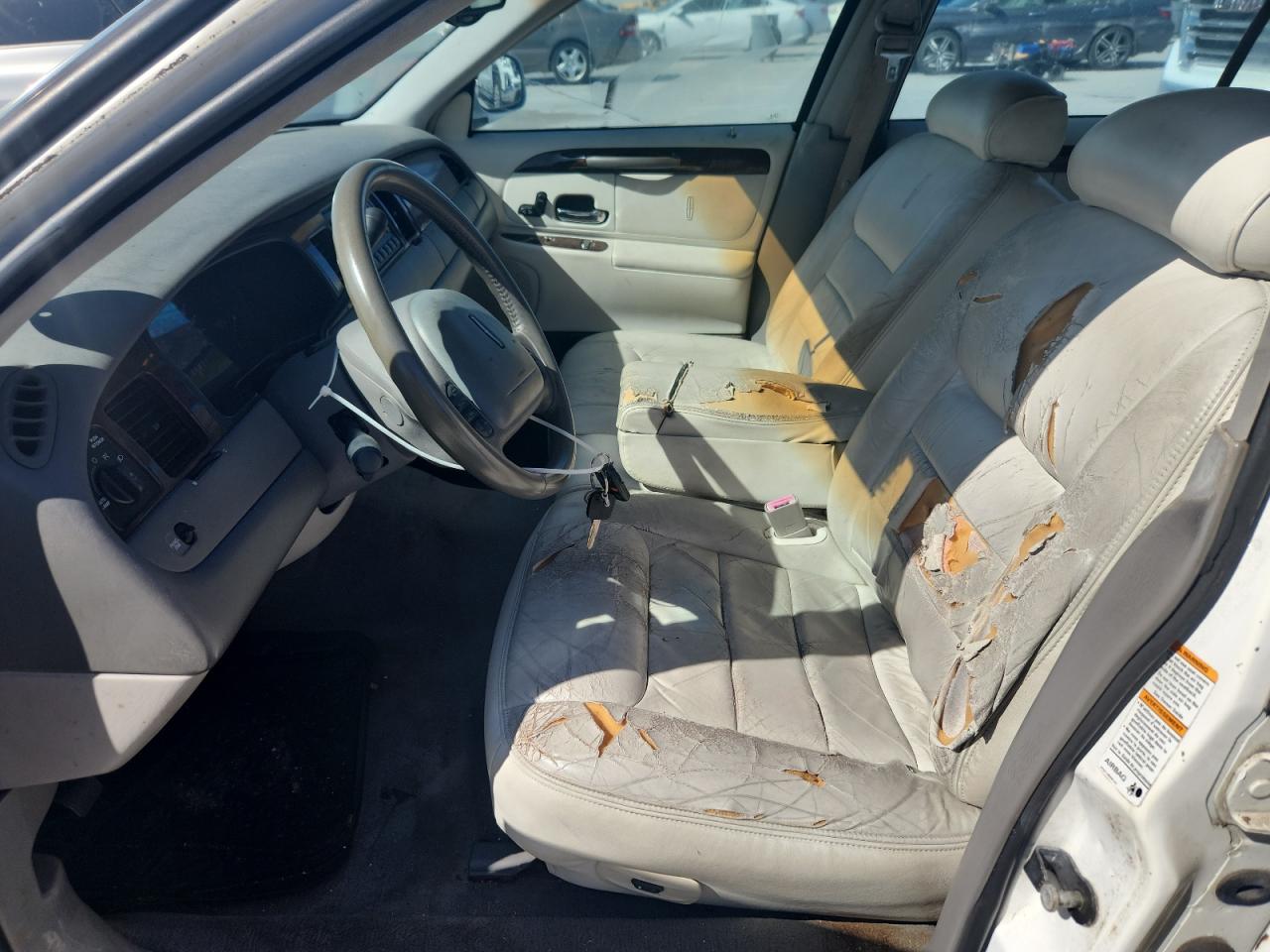 1999 Lincoln Town Car Signature VIN: 1LNHM82W1XY636599 Lot: 87484665