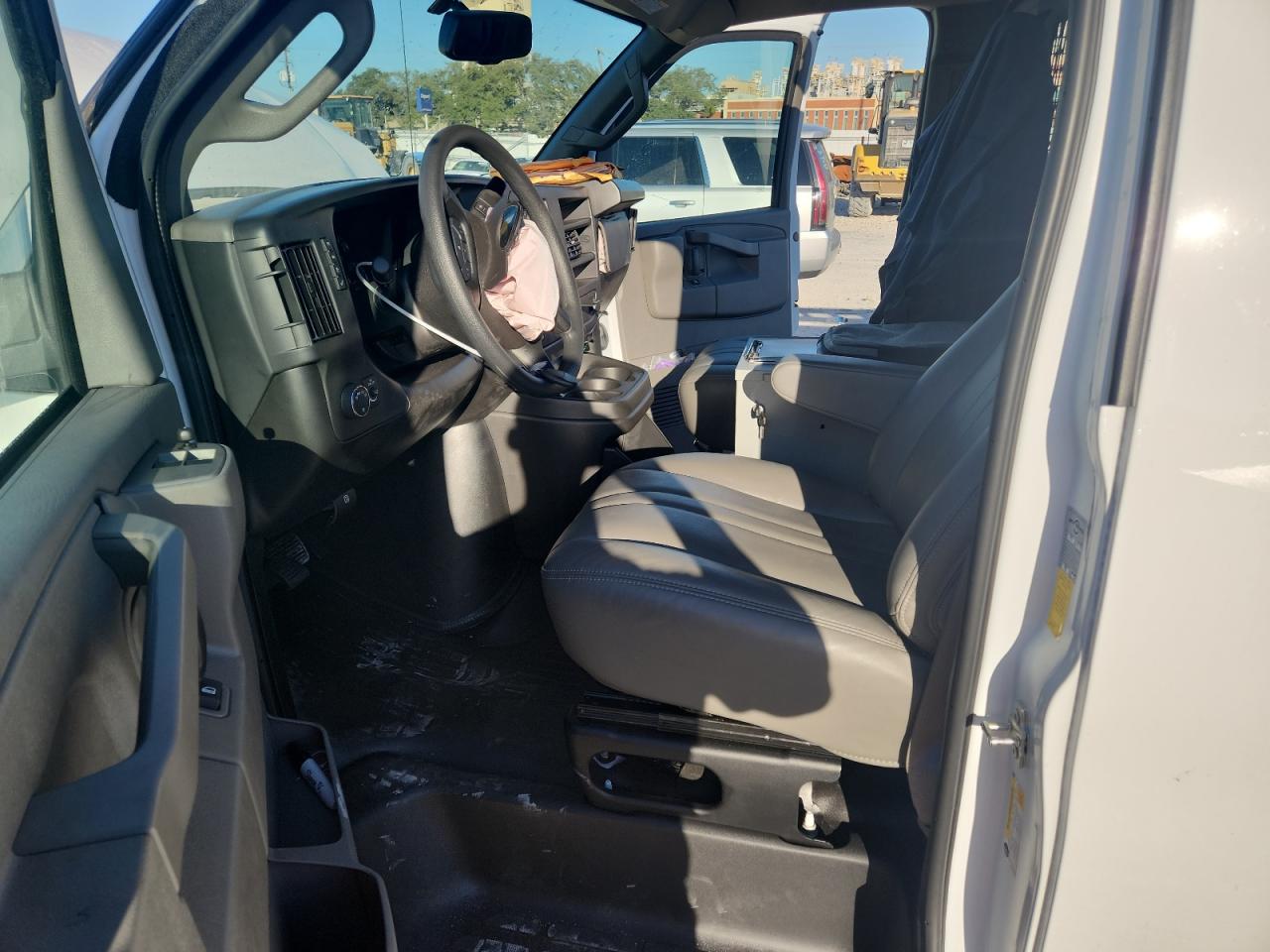 2025 Chevrolet Express G2500 VIN: 1GCWGAFP4S1106464 Lot: 89816585