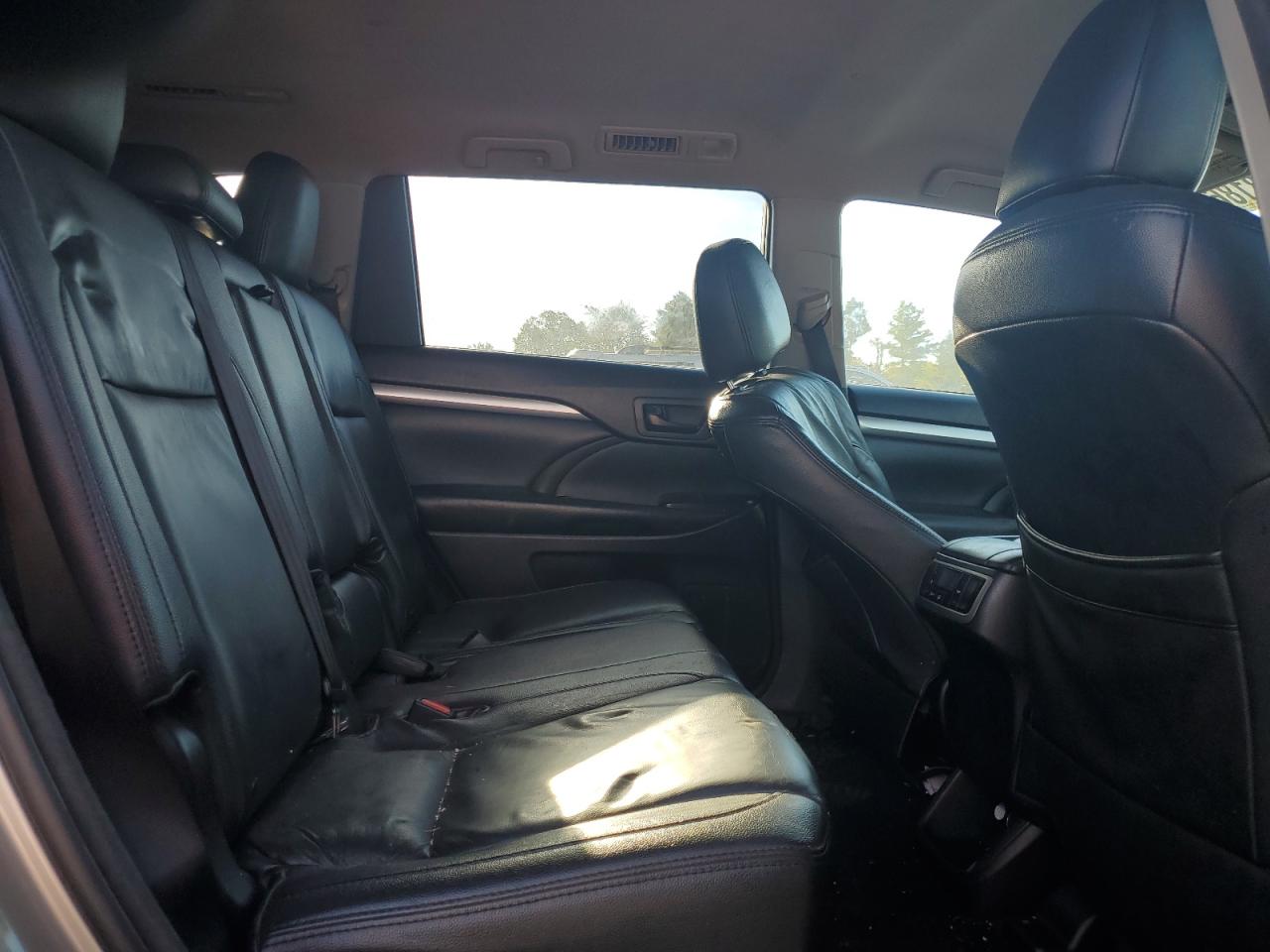 2014 Toyota Highlander Le VIN: 5TDBKRFH0ES067044 Lot: 81862045