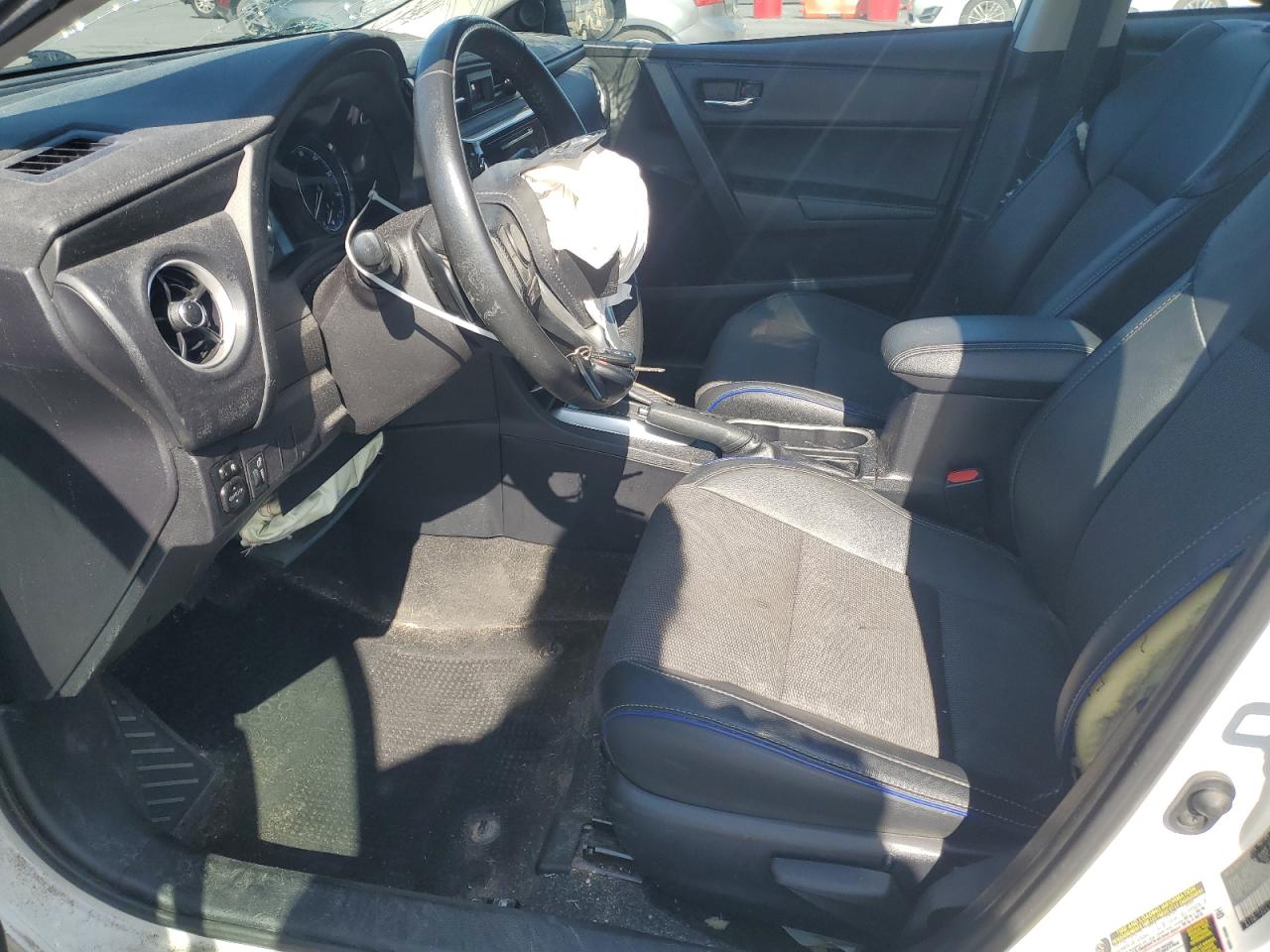 2017 Toyota Corolla L VIN: 2T1BURHEXHC815695 Lot: 81957895