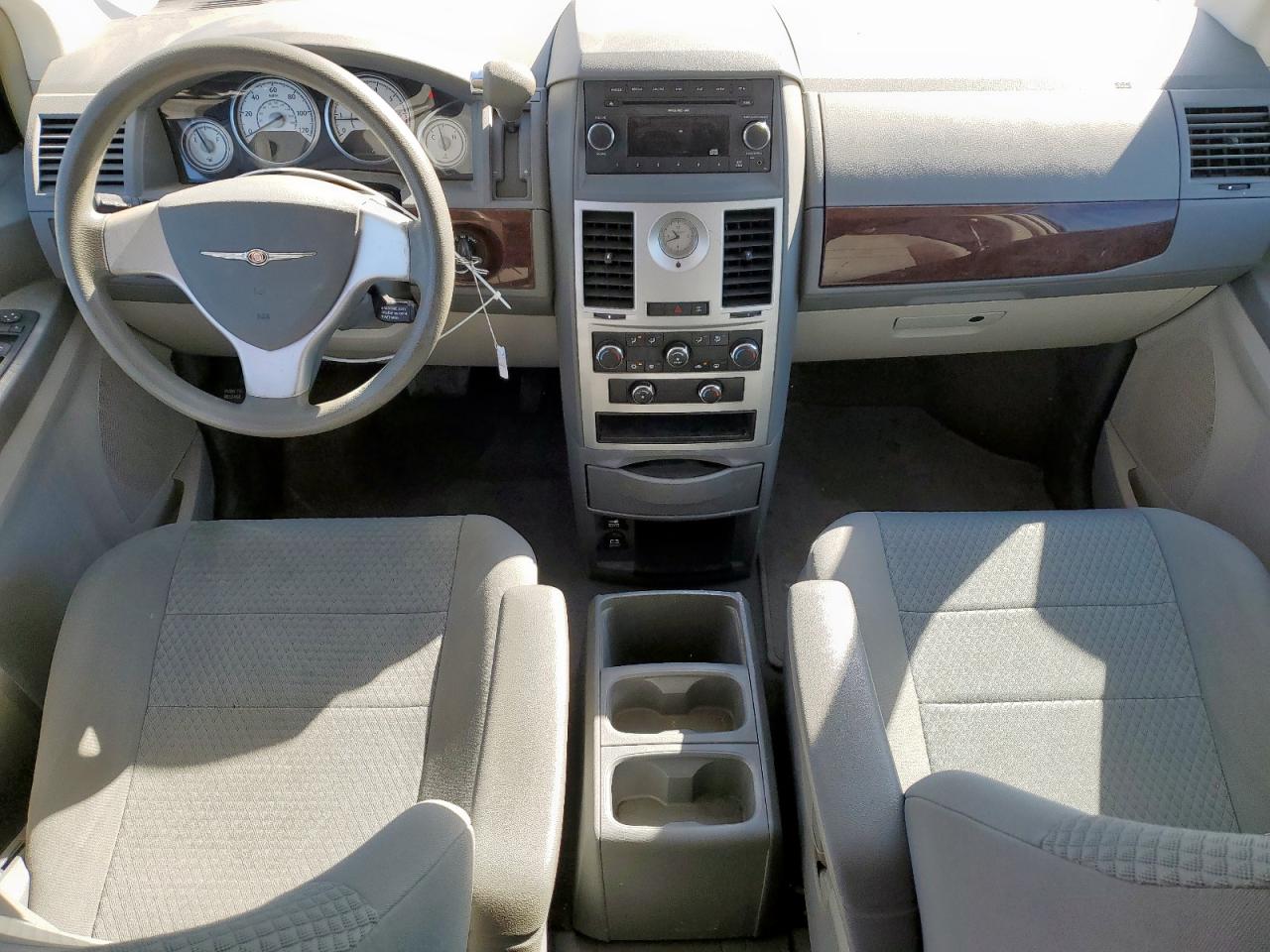 2010 Chrysler Town & Country Lx VIN: 2A4RR4DE1AR166247 Lot: 92593235