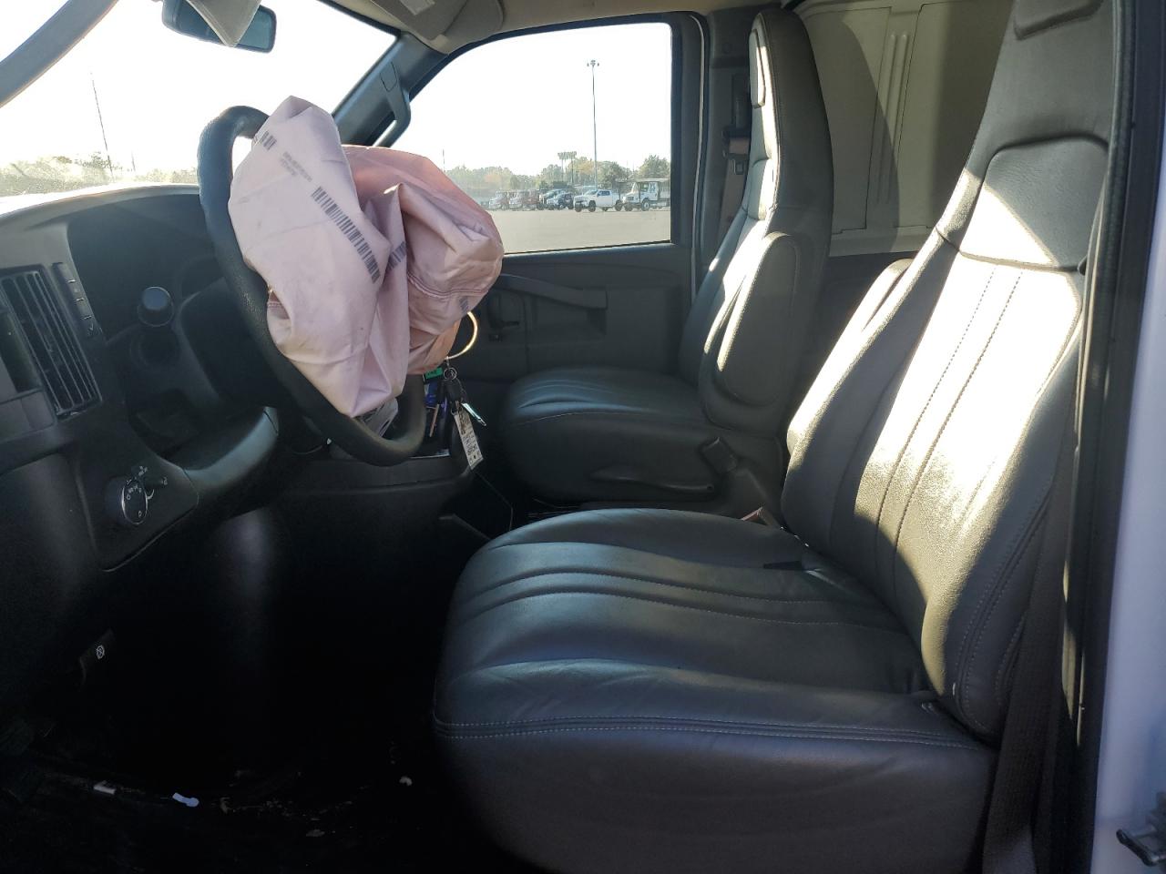 2024 Chevrolet Express G2500 VIN: 1GCWGAFP2R1164762 Lot: 86112145