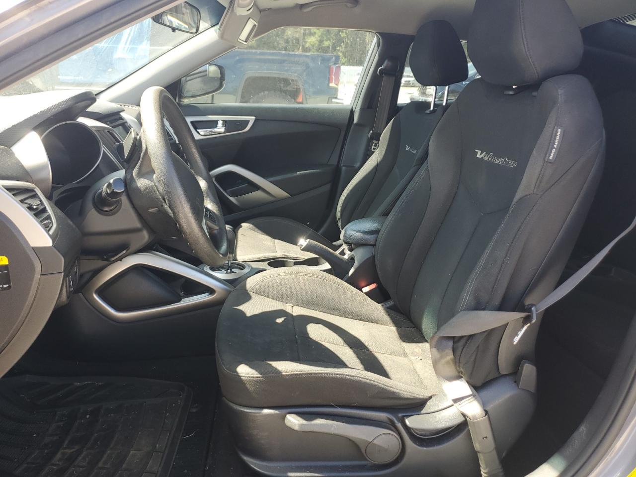 2015 Hyundai Veloster VIN: KMHTC6AD3FU235627 Lot: 84610125