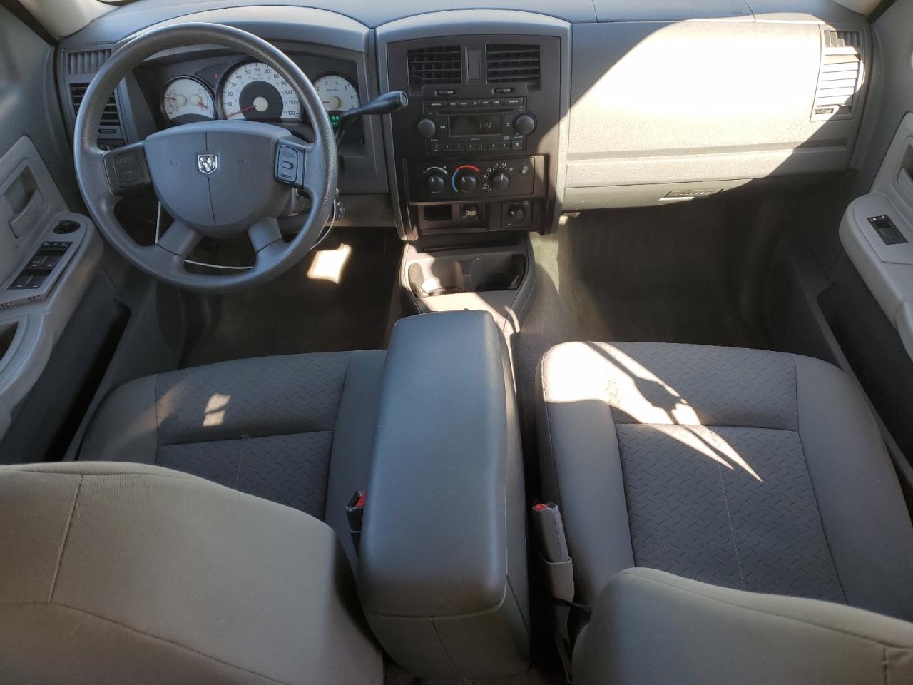 2007 Dodge Dakota Quad VIN: 1D7HW28PX7S261686 Lot: 87216195