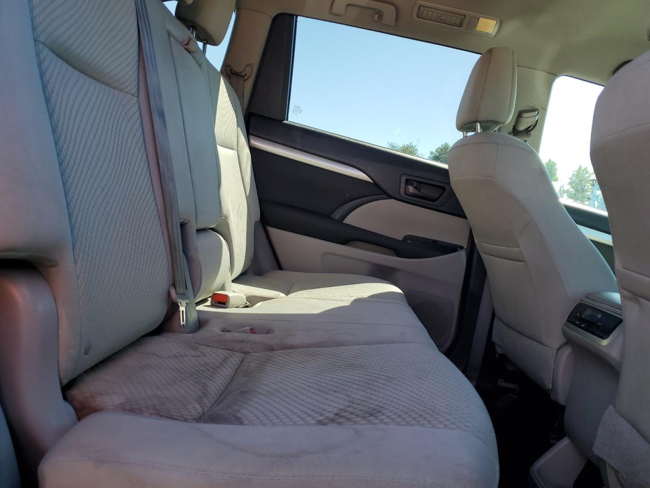 2015 Toyota Highlander Le VIN: 5TDBKRFH0FS172491 Lot: 84443995