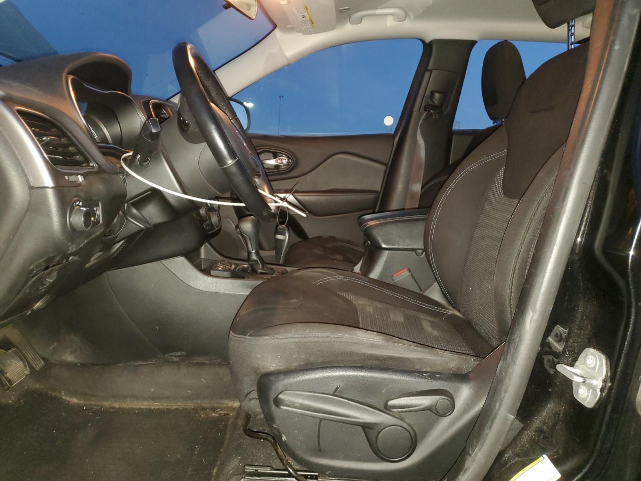 2019 Jeep Cherokee Sport VIN: 1C4PJLABXKD469556 Lot: 87412705